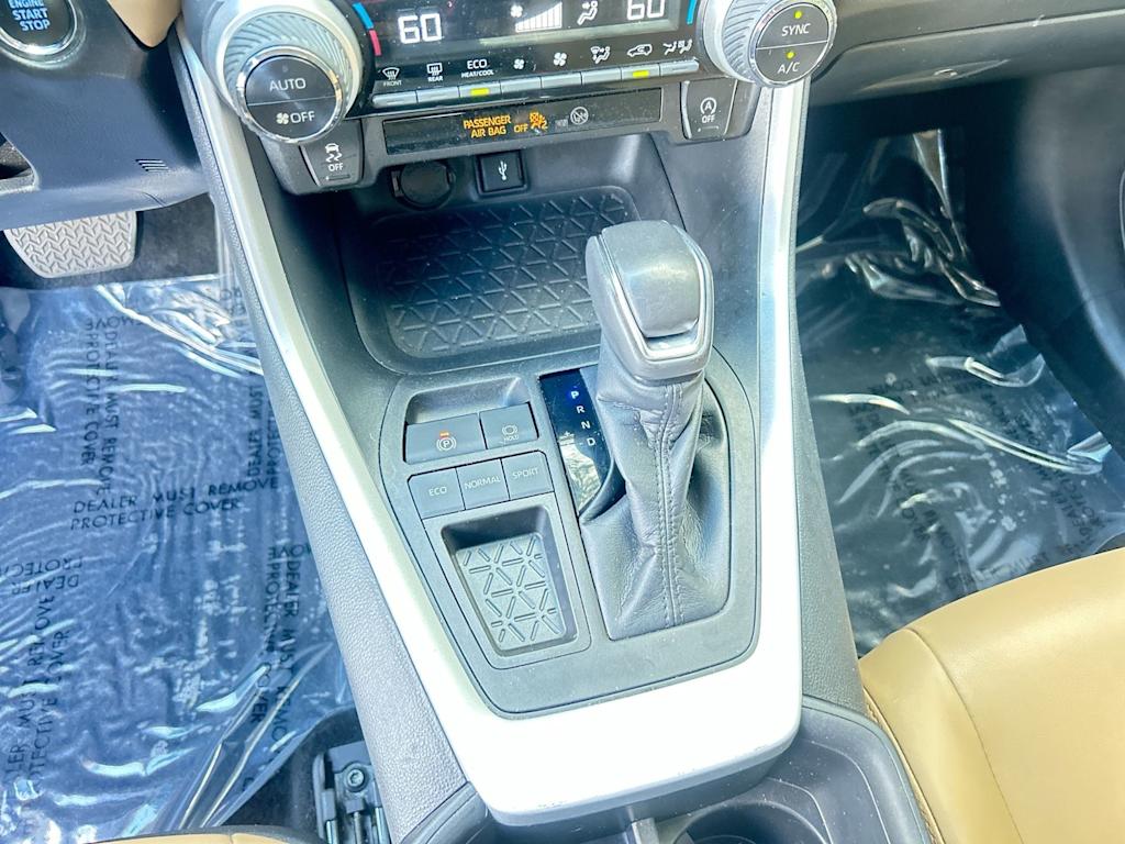 Thumbnail: 2022 Toyota RAV4 - 12