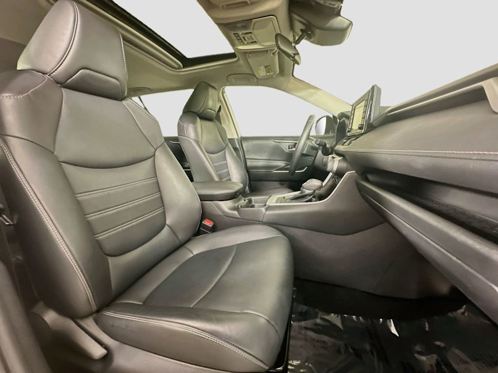 Thumbnail: 2021 Toyota RAV4 - 12
