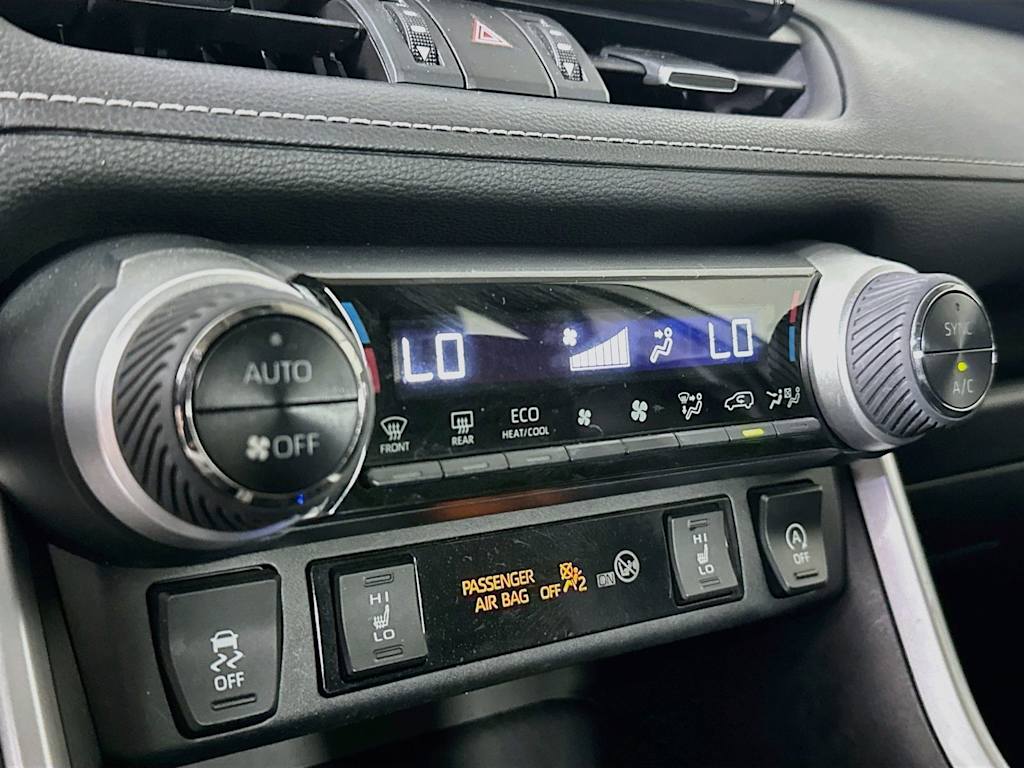 Thumbnail: 2021 Toyota RAV4 - 23
