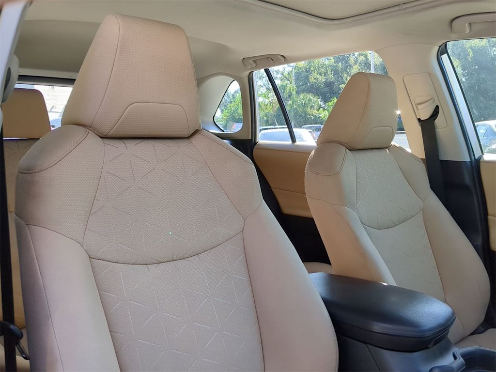 Thumbnail: 2021 Toyota RAV4 - 9