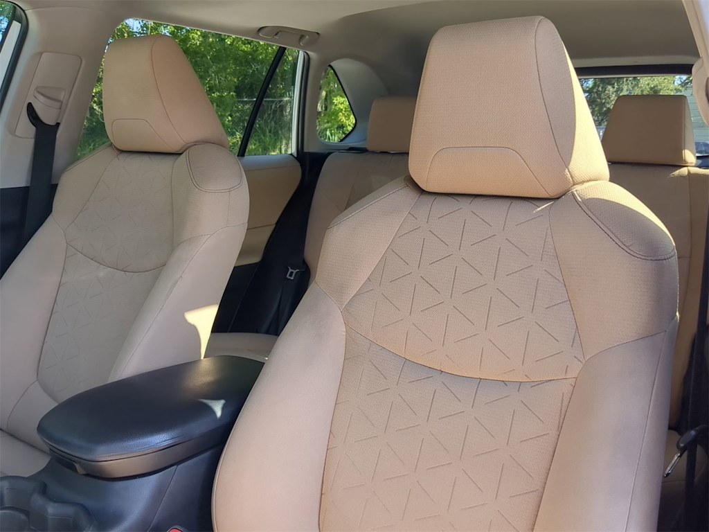 Thumbnail: 2021 Toyota RAV4 - 10