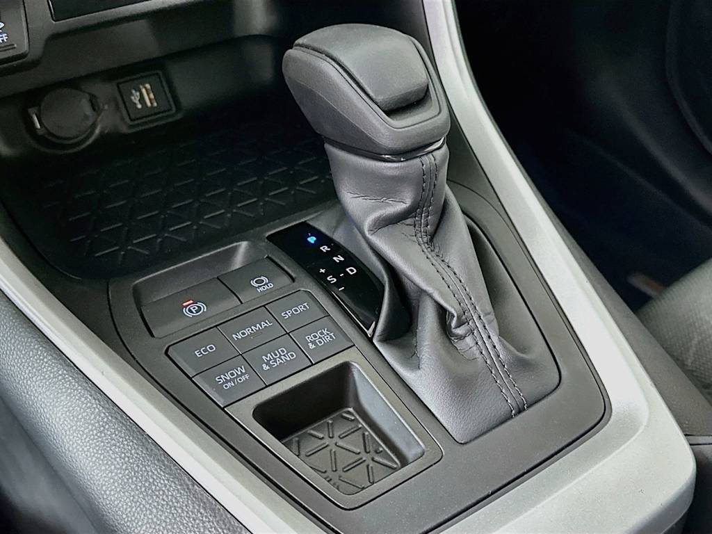 Thumbnail: 2025 Toyota RAV4 - 16