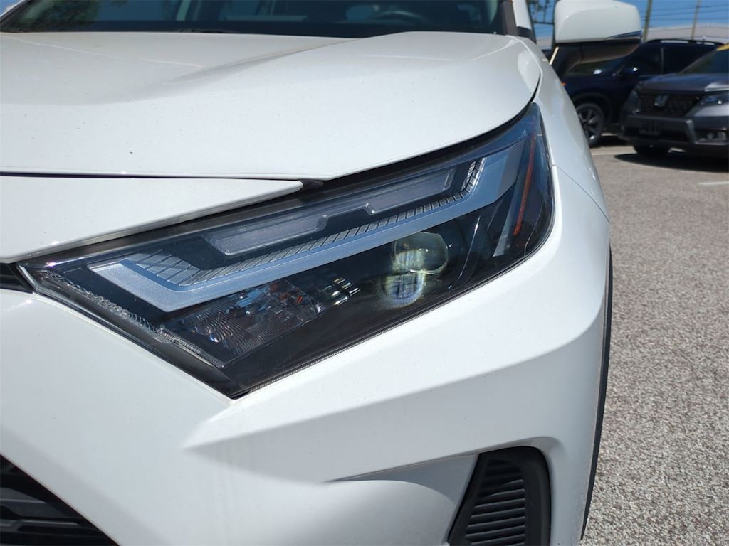 Thumbnail: 2022 Toyota RAV4 - 18