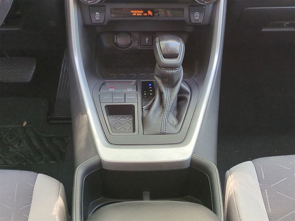 Thumbnail: 2022 Toyota RAV4 - 13