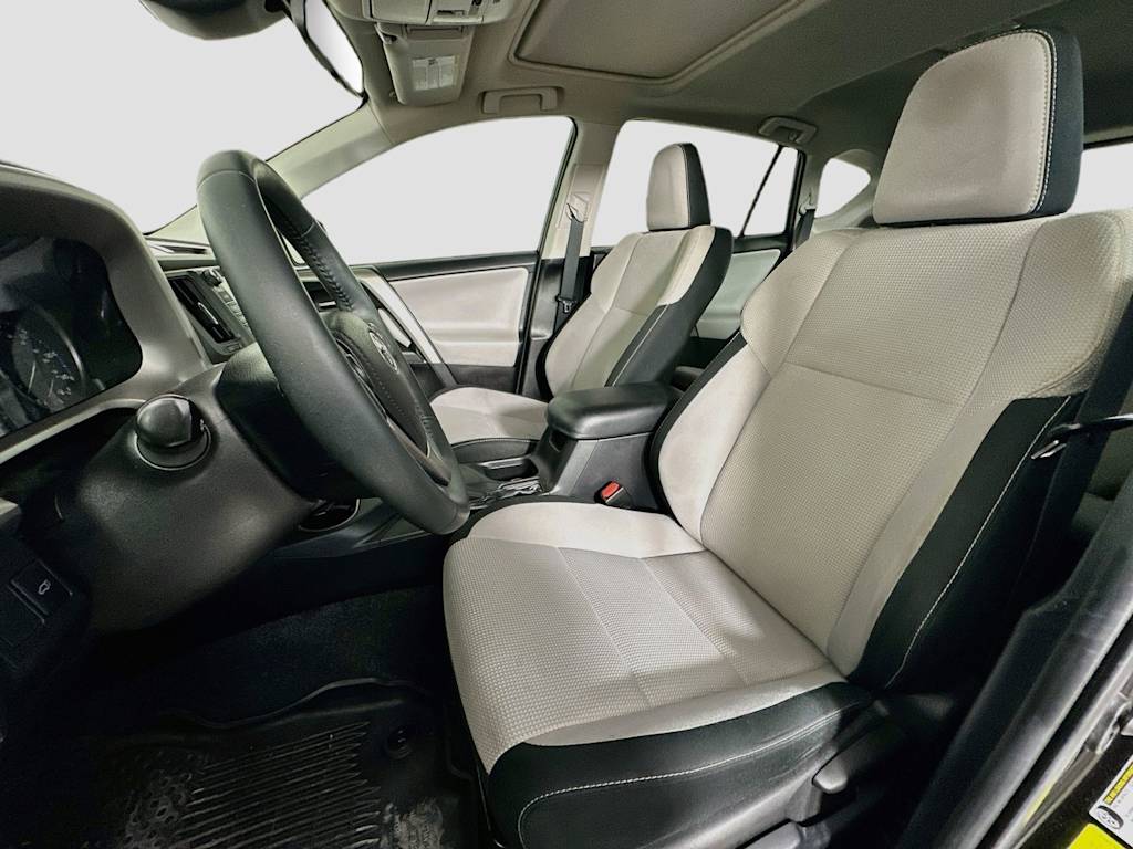 Thumbnail: 2017 Toyota RAV4 - 10