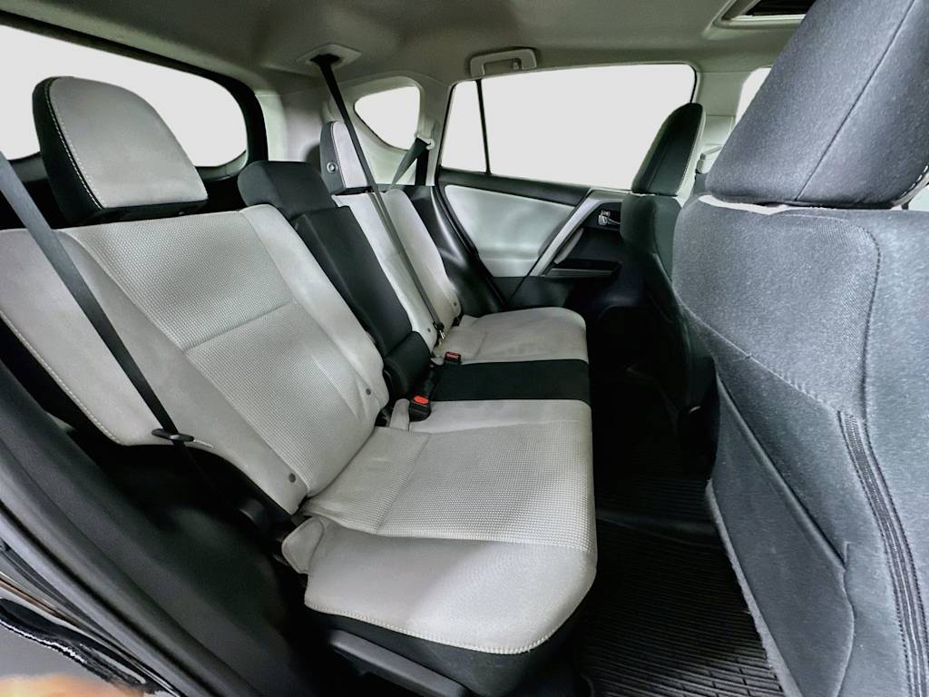 Thumbnail: 2017 Toyota RAV4 - 31