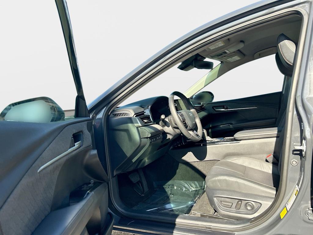 Thumbnail: 2025 Toyota Camry - 17