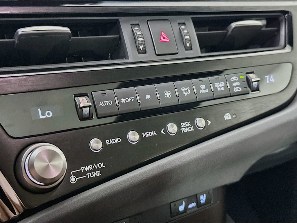 Thumbnail: 2024 Lexus ES - 23