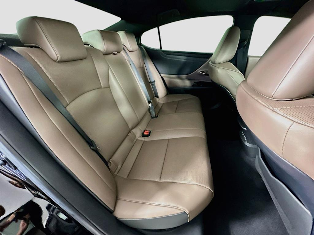 Thumbnail: 2024 Lexus ES - 31