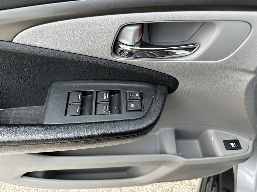 Thumbnail: 2016 Honda Pilot - 16