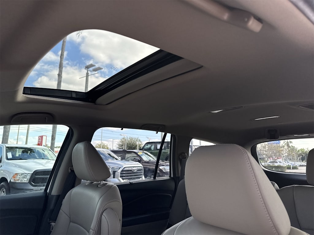 Thumbnail: 2020 Honda Pilot - 17