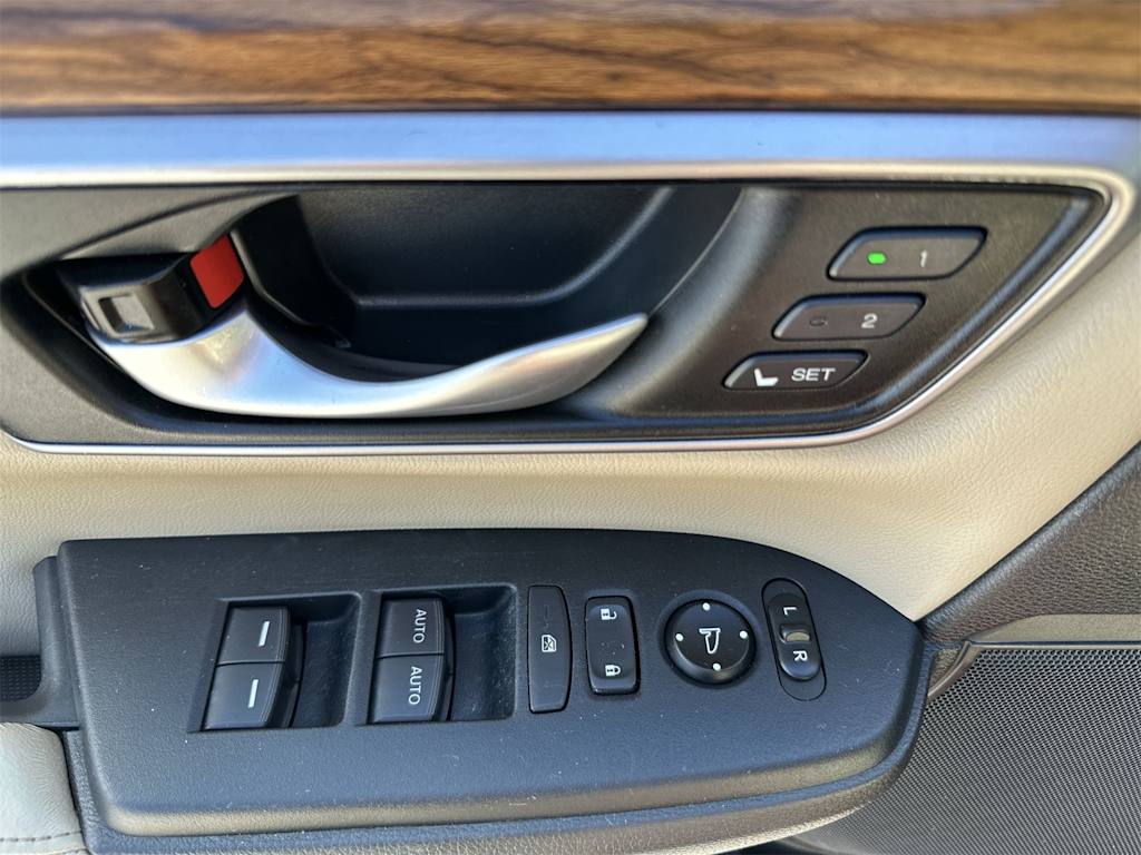 Thumbnail: 2017 Honda CR-V - 16