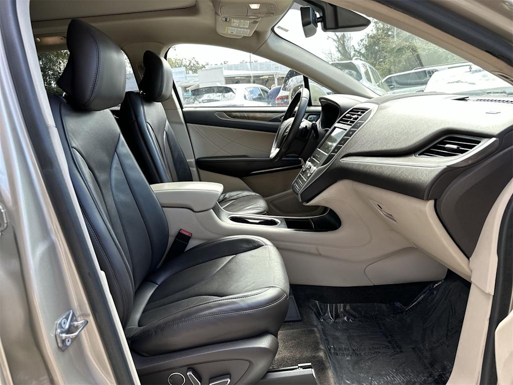 Thumbnail: 2017 Lincoln MKC - 10