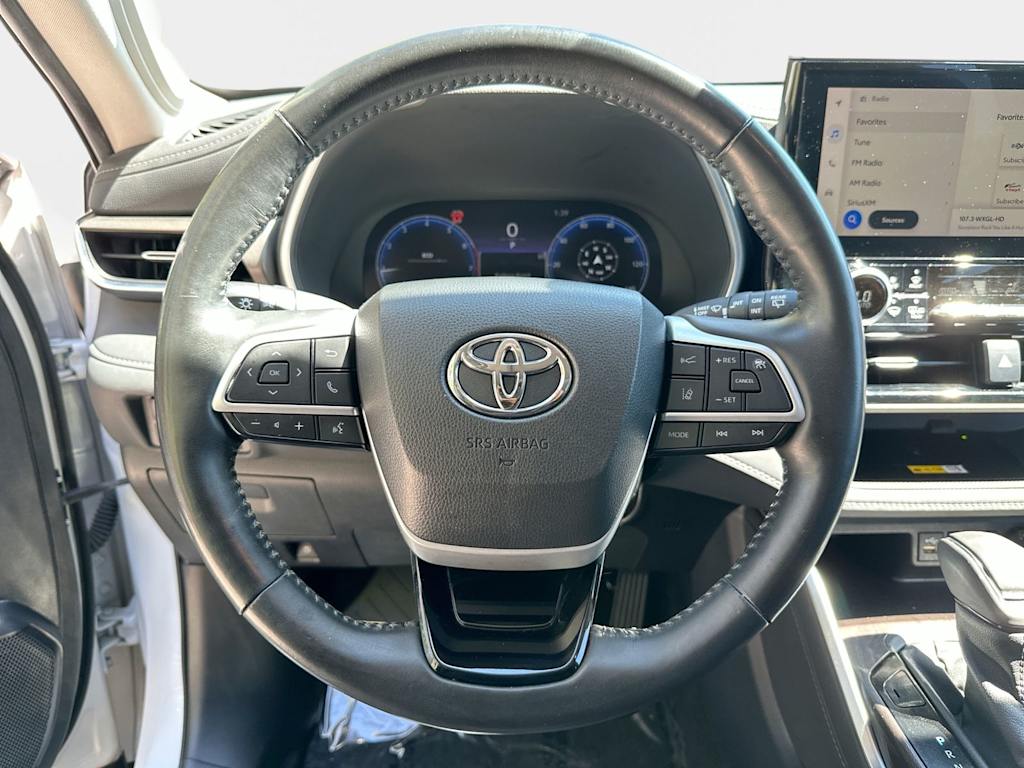 Thumbnail: 2023 Toyota Highlander - 9