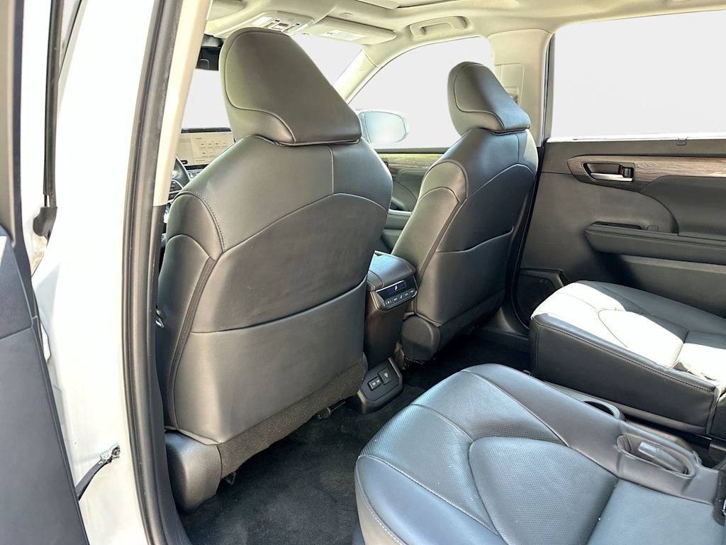 Thumbnail: 2023 Toyota Highlander - 12