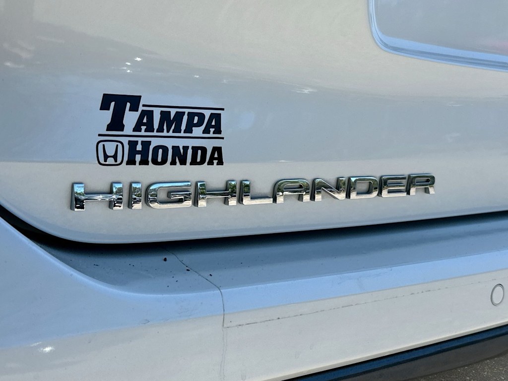 Thumbnail: 2023 Toyota Highlander - 7