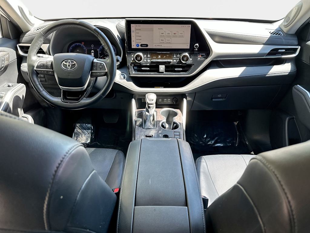 Thumbnail: 2023 Toyota Highlander - 2