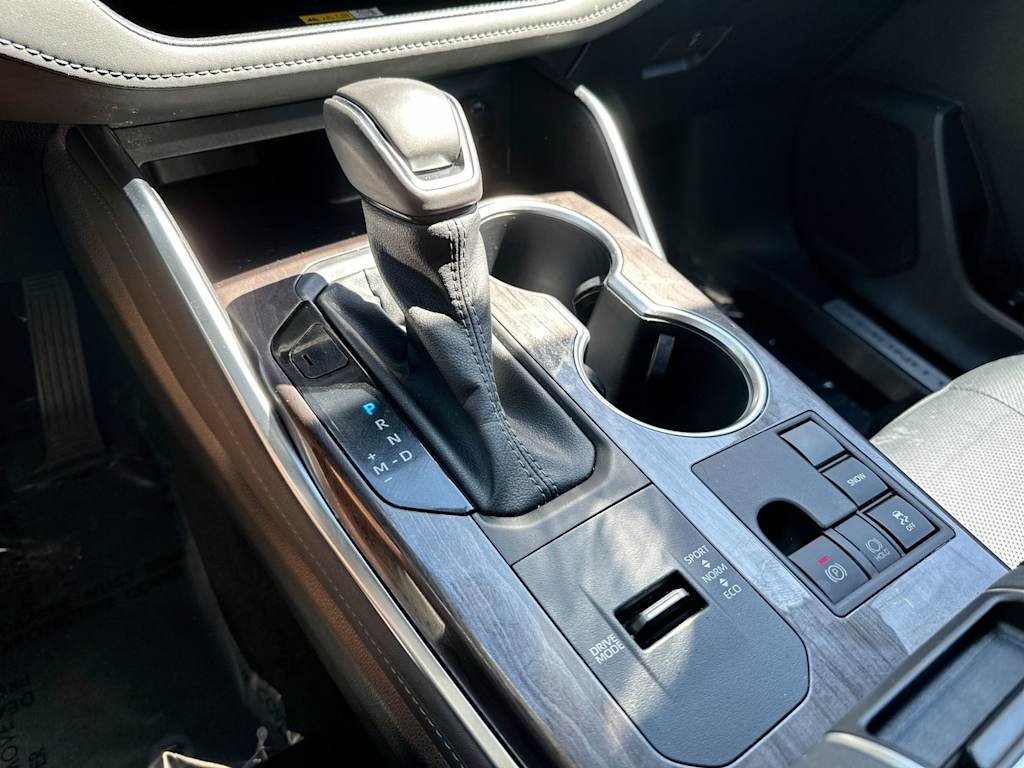 Thumbnail: 2023 Toyota Highlander - 14