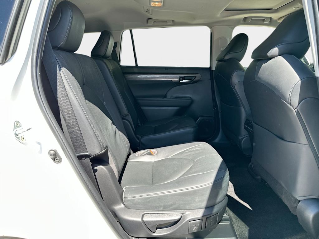 Thumbnail: 2023 Toyota Highlander - 19
