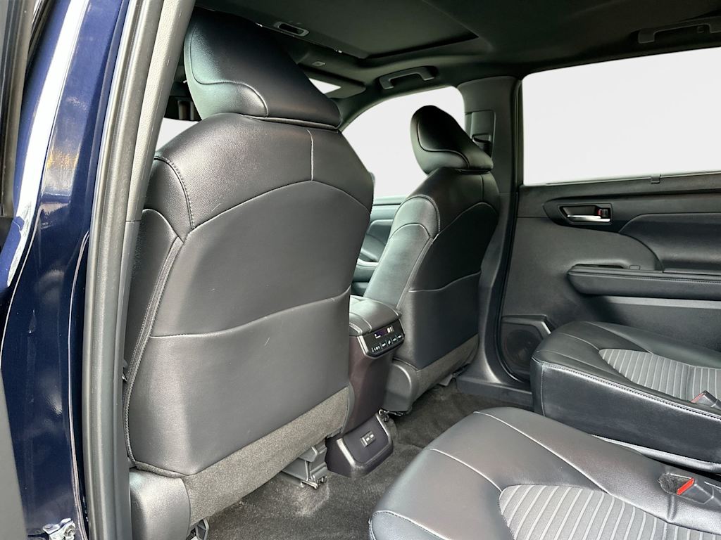 Thumbnail: 2024 Toyota Highlander - 13