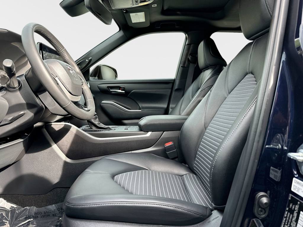 Thumbnail: 2024 Toyota Highlander - 12