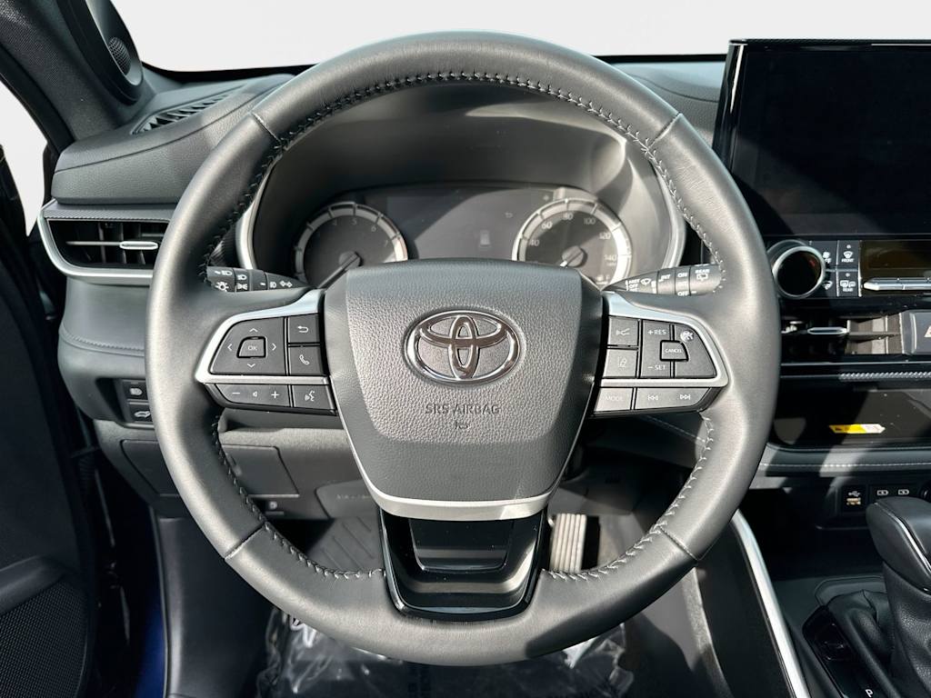 Thumbnail: 2024 Toyota Highlander - 10