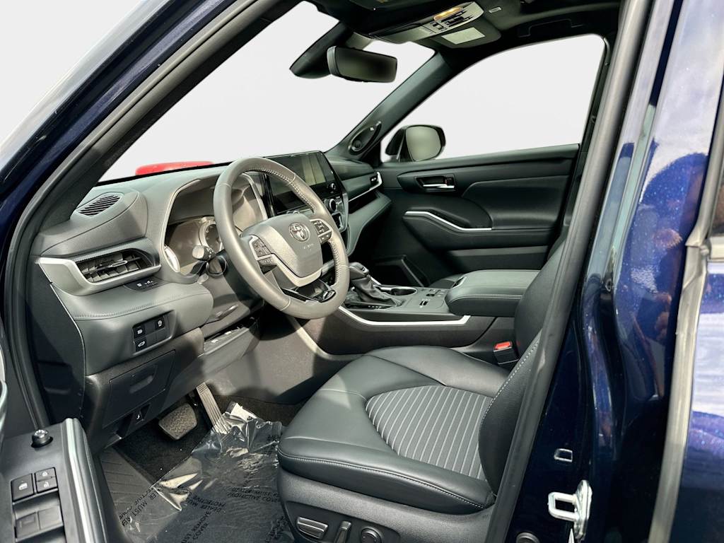 Thumbnail: 2024 Toyota Highlander - 11