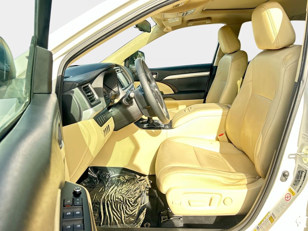 Thumbnail: 2015 Toyota Highlander - 9