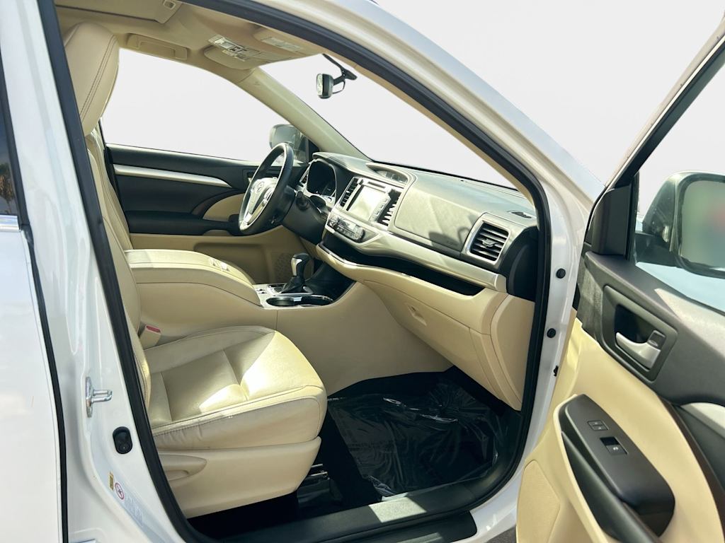 Thumbnail: 2015 Toyota Highlander - 10