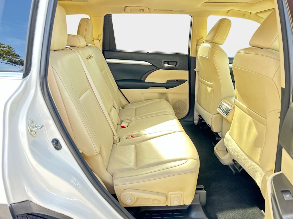 Thumbnail: 2015 Toyota Highlander - 16