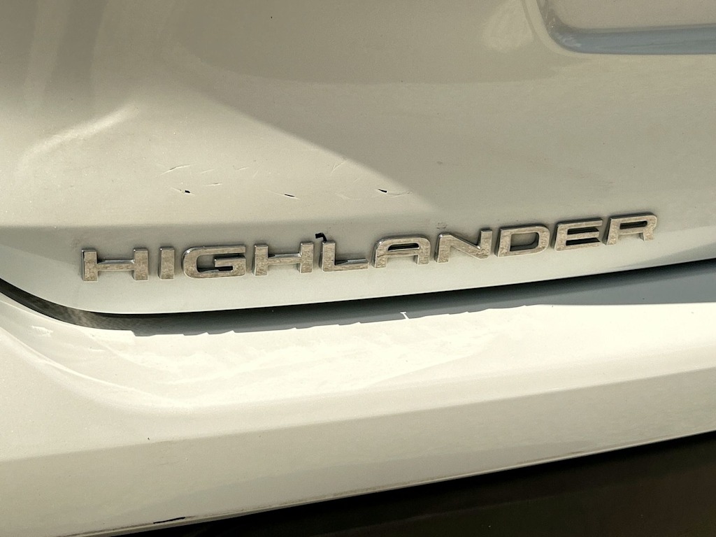 Thumbnail: 2022 Toyota Highlander - 7