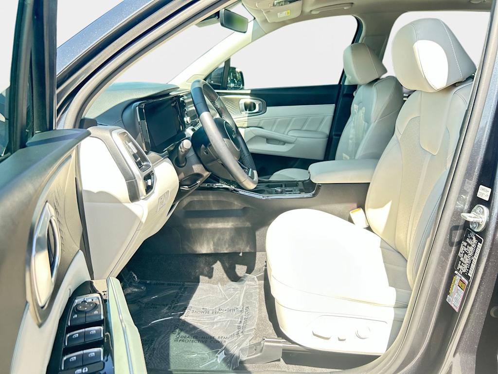 Thumbnail: 2023 Kia Sorento - 11