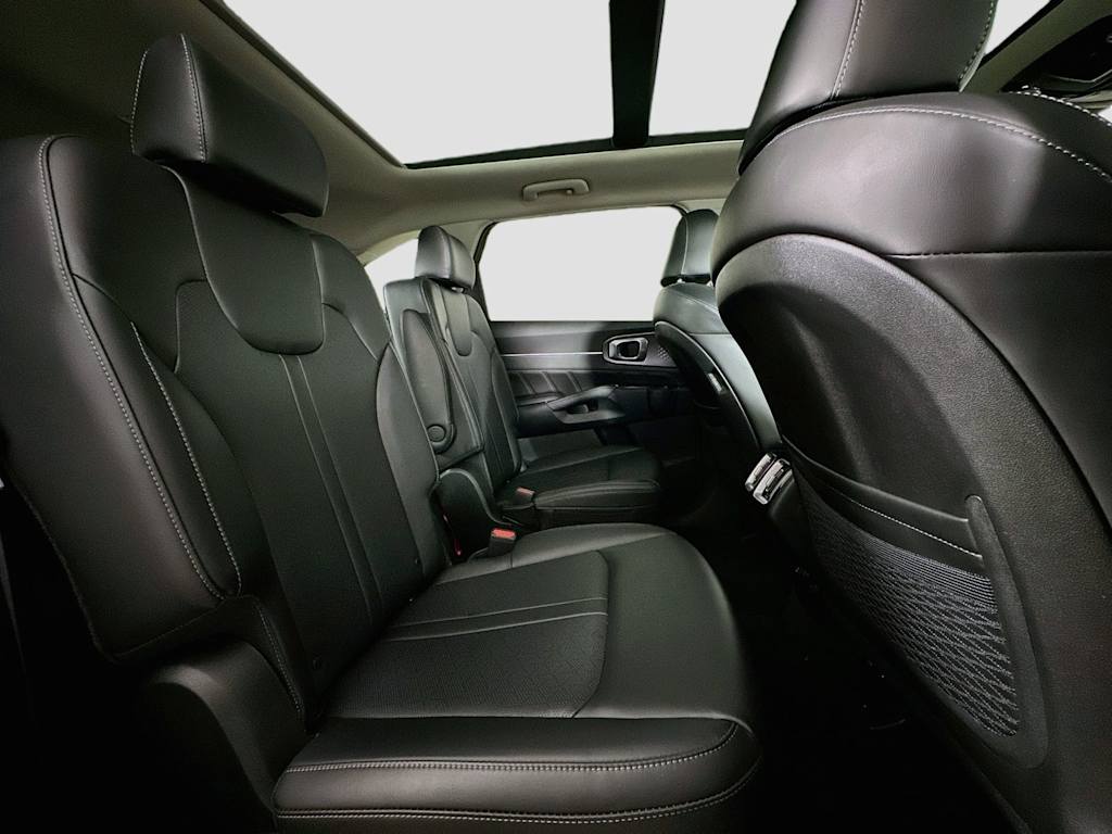 Thumbnail: 2023 Kia Sorento - 34