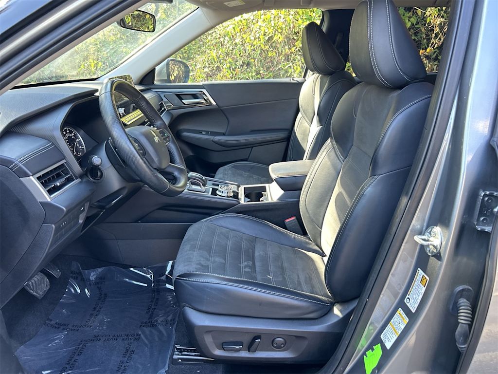 Thumbnail: 2024 Mitsubishi Outlander - 11