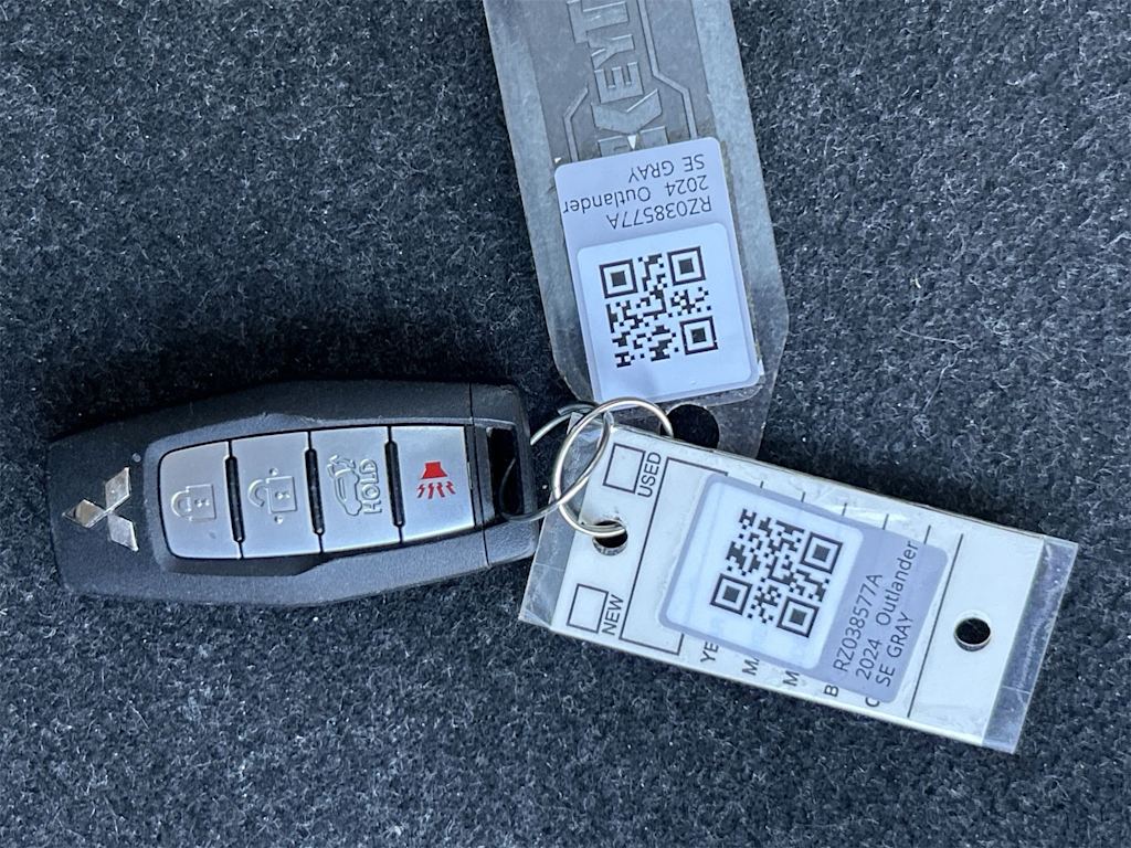 Thumbnail: 2024 Mitsubishi Outlander - 17