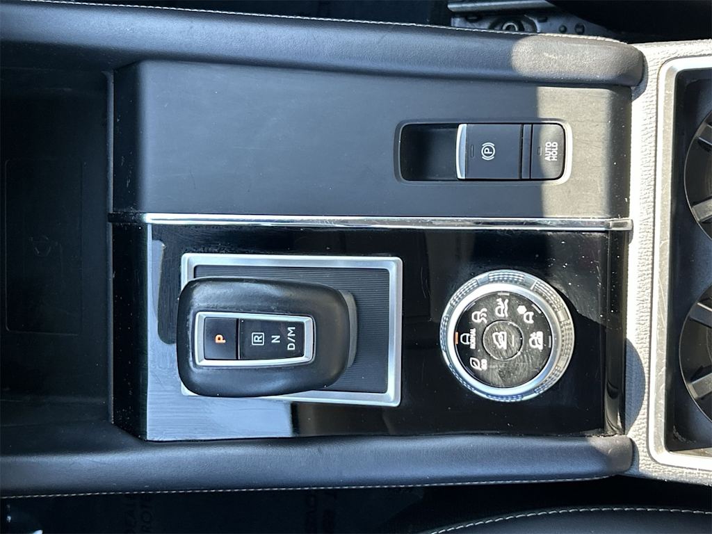 Thumbnail: 2024 Mitsubishi Outlander - 22