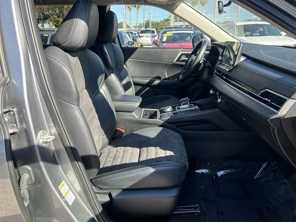 Thumbnail: 2024 Mitsubishi Outlander - 21