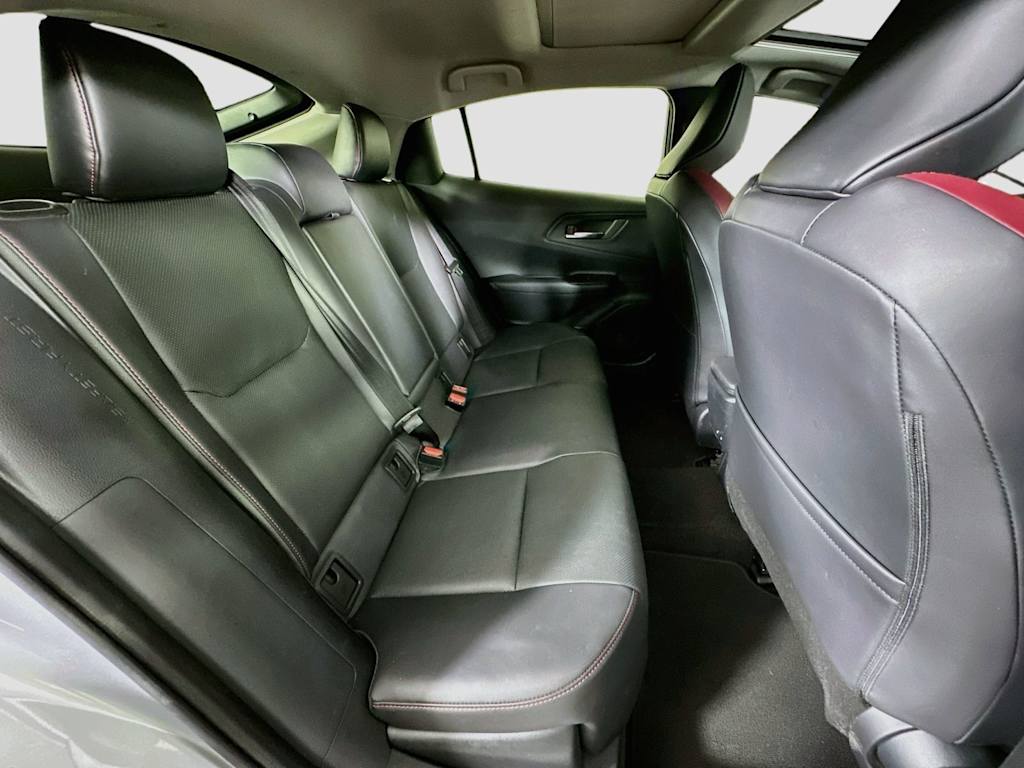 Thumbnail: 2025 Toyota Prius v - 31