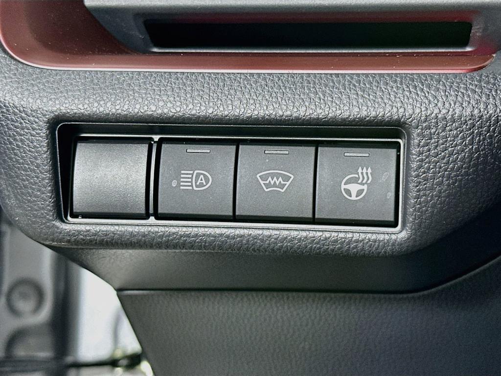 Thumbnail: 2025 Toyota Prius v - 26