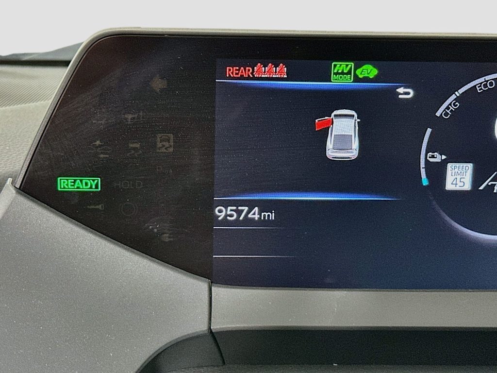 Thumbnail: 2025 Toyota Prius v - 17