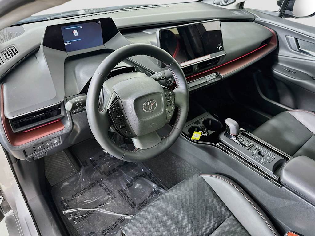 Thumbnail: 2025 Toyota Prius v - 2
