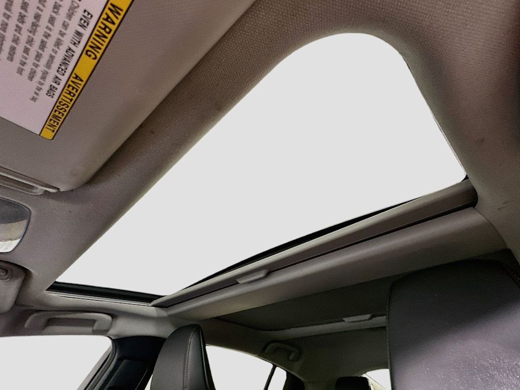 Thumbnail: 2025 Toyota Prius v - 30