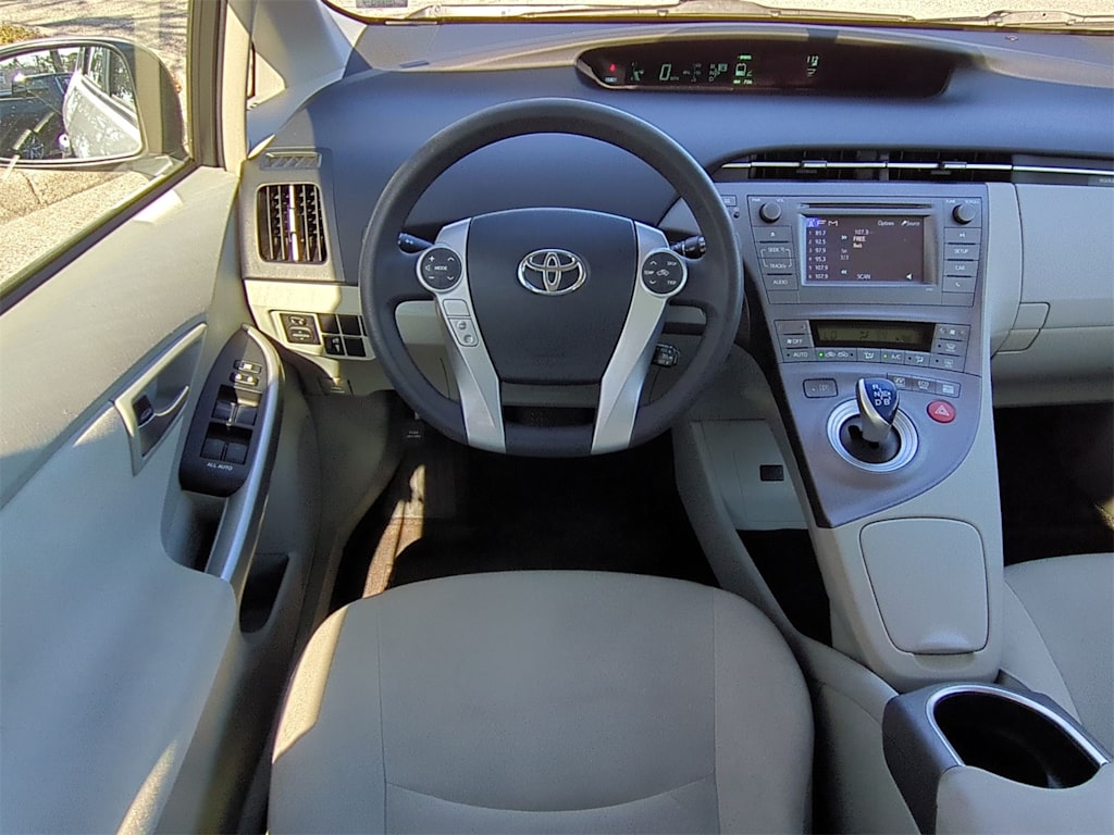 2015 Toyota Prius Two 8