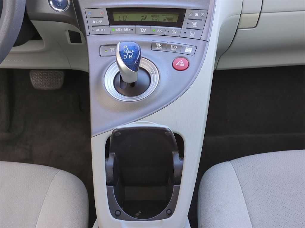 2015 Toyota Prius Two 14