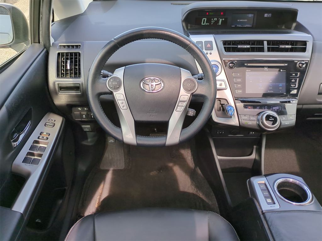 2015 Toyota Prius v Five 8