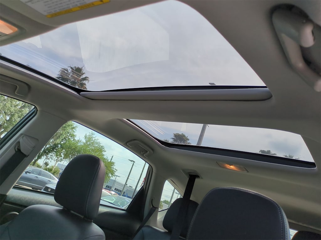 2015 Toyota Prius v Five 21