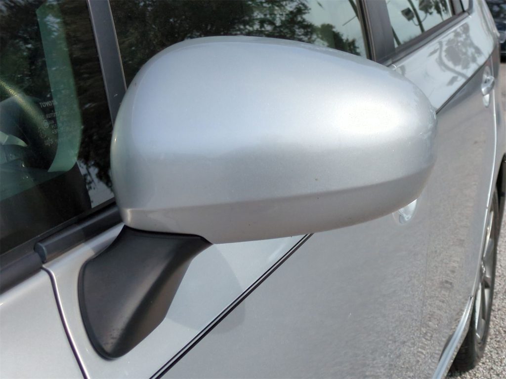 2015 Toyota Prius v Five 19
