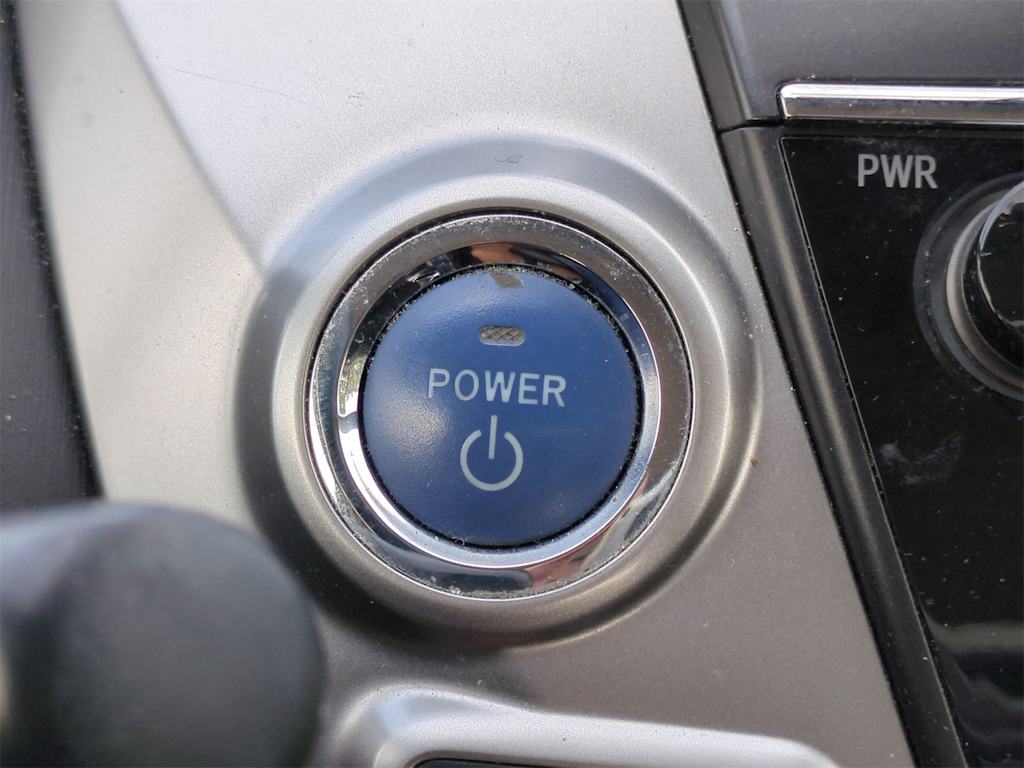 2015 Toyota Prius v Five 27