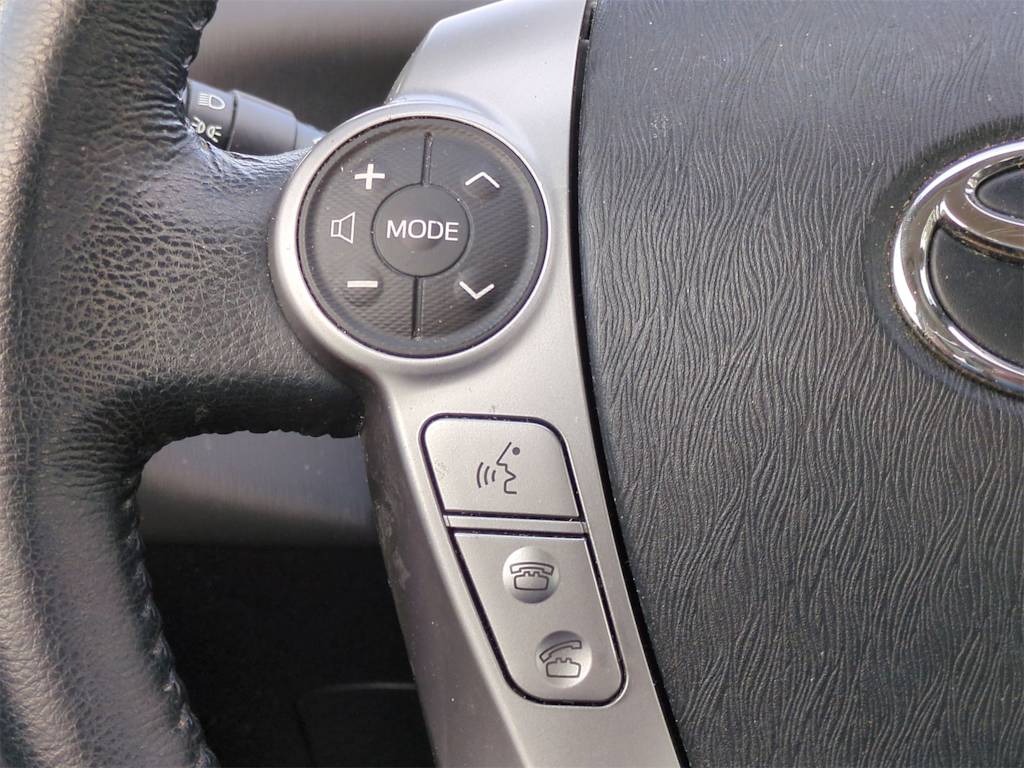 2015 Toyota Prius v Five 25