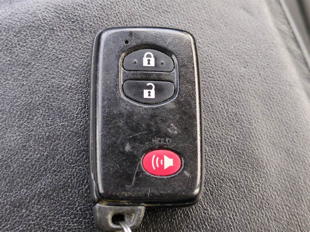 2015 Toyota Prius v Five 15
